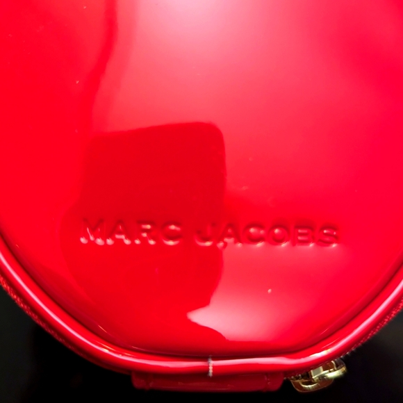 MARC JACOBS Mini 4" Red Patent Leather Crossbody Round Circle Canteen Bag Purse - Picture 4 of 7